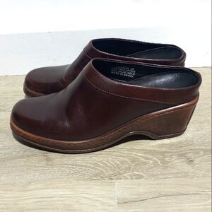 Ruff Hewn Cameron Leather Wooden Clogs Size 9 Comfort Shoes Slip On